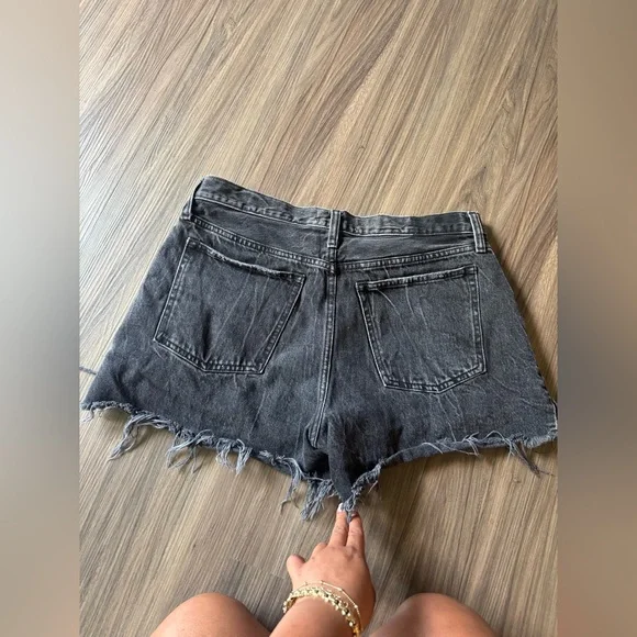 Abercrombie & Fitch • Curve Love - The Boyfriend Short - Mid Rise - 3” Inseam - Picture 4 of 6